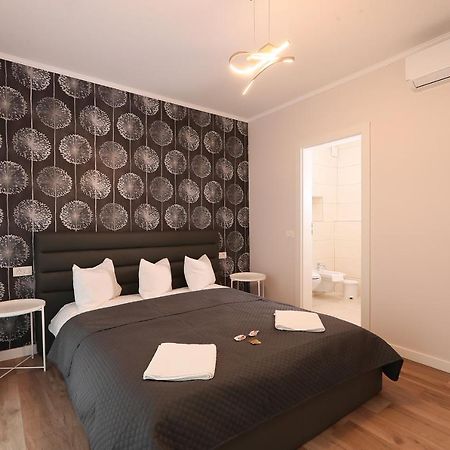 Julia'S Apartment Oradea Zewnętrze zdjęcie